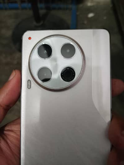 Tecno Camon 30 Loewe Addition 8/256 with box charger 10/9.5 Condition