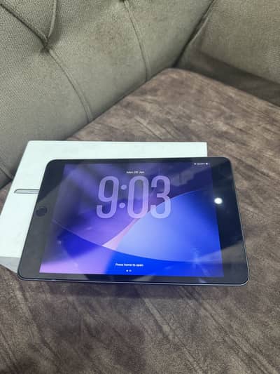 Ipad mini 5 _64 gb _( space grey) with box
