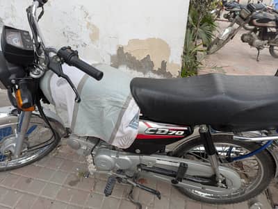 Honda CD70 2025