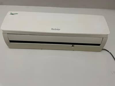 1.5 ton non inverter A/C for sale in A1 condition
