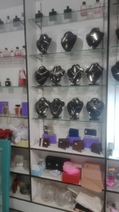  Business Display Closet for Sale - Suitable for every business