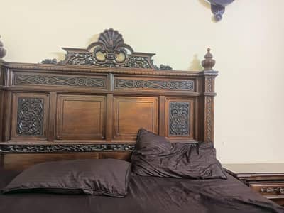 urgently sale chineotte bed set