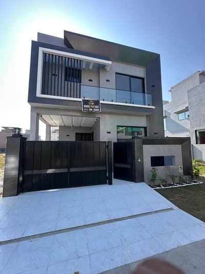 5 Marla Modern House For Sale At very hot Lcation