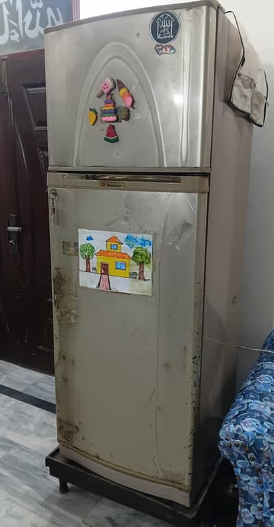 Dawlence Full size refrigerator ( only compressor not working)