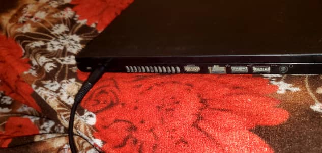 Dell laptop i3 4generation 4gb ram and 320gb harddicks