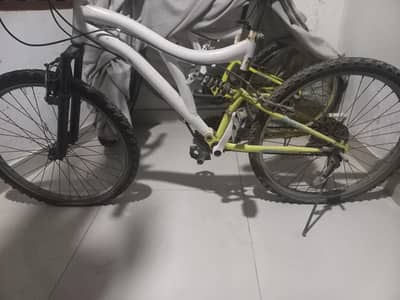 Little used in pic lookig dirty in reality clean