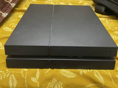 PS4 Fat 500 GB Non Jail Break With Box and Pre Installed 6 Games