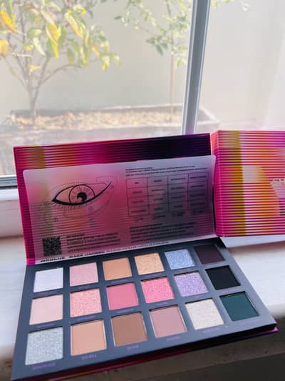 MORPHE EYESHADOW PALETTE LIMITED EDITION