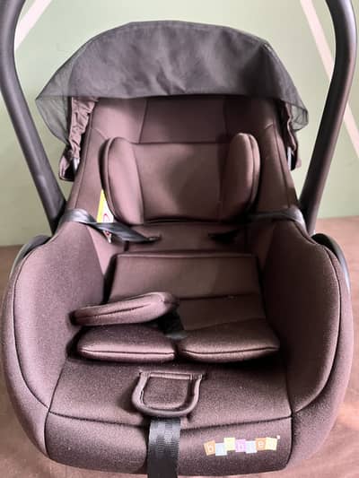 Baby carry cot/car seat