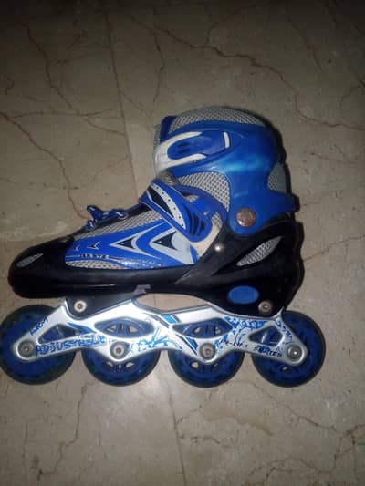a pair of skates  in good condition comfortable and ready to use