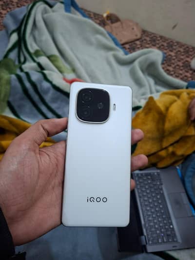 Iqoo Z9 Turbo Endurance White Color