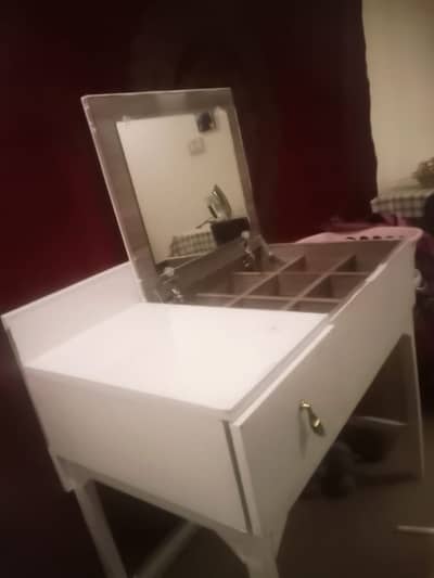 Beautiful girls dressing tabel modern style