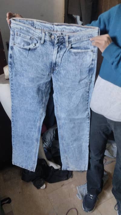 company ki jeans  ha new bas color hogi