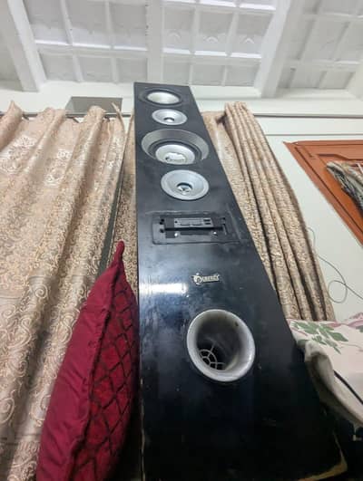 bhot acha sound hai. front speaker change 2 speaker change hai