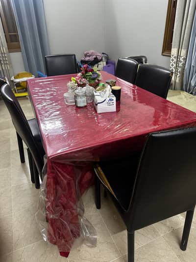 Habitt 6 seater dining table