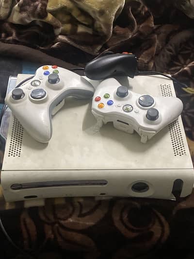Xbox 360 80 games and 3 controllers + monitor and accessories