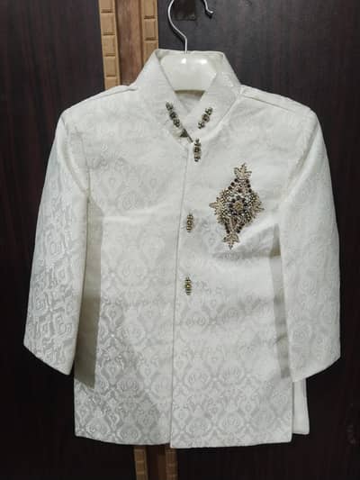 bohat piyara suits ha full pair 10by10 condition only one time used