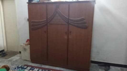 Wooden Wardrobe 07/10 condition. .