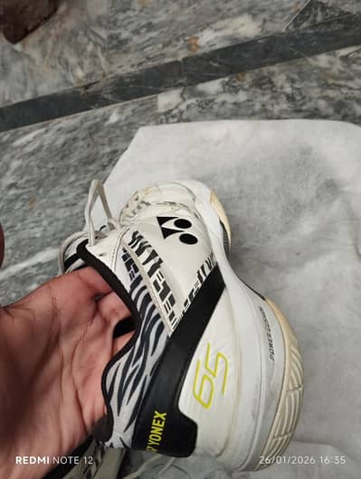 yonex badminton shoes