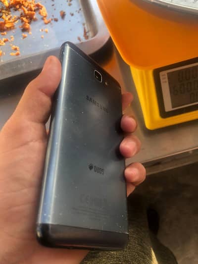 Samsung j7 prime paje hua h 1 sim chalti h 1 sim ki guarrentie h