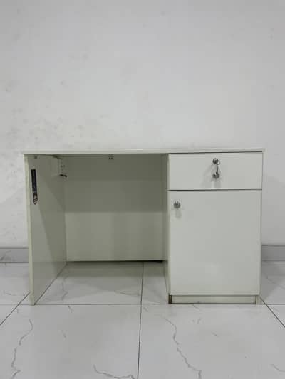 Office Table for sale in good condition