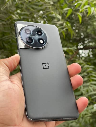 One plus 11 dual pta 16/256 10/10 lush condition