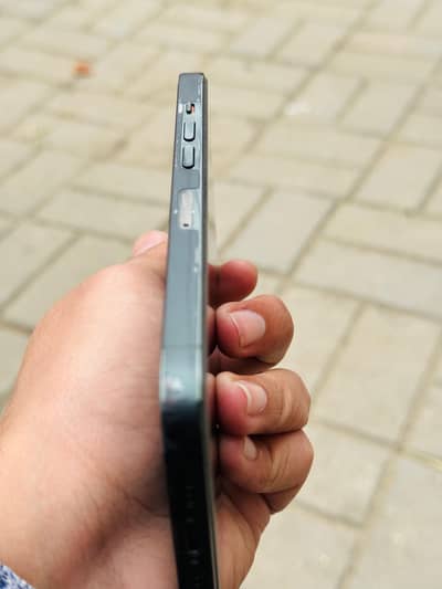 Iphone 13pro sim locked