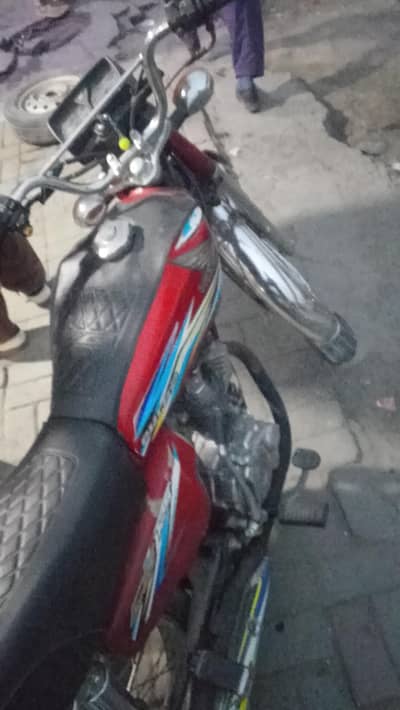 Honda 125 Red colour