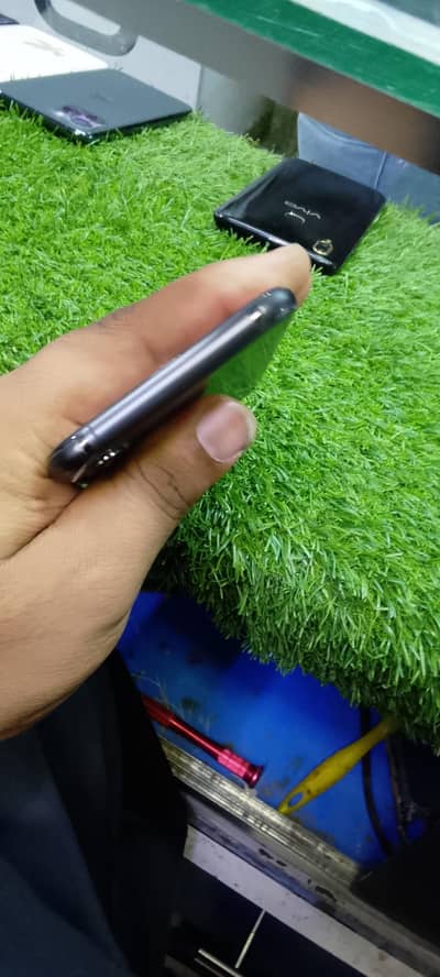 iphone xs factory sim working all okay 85bh  face id truetone all okay