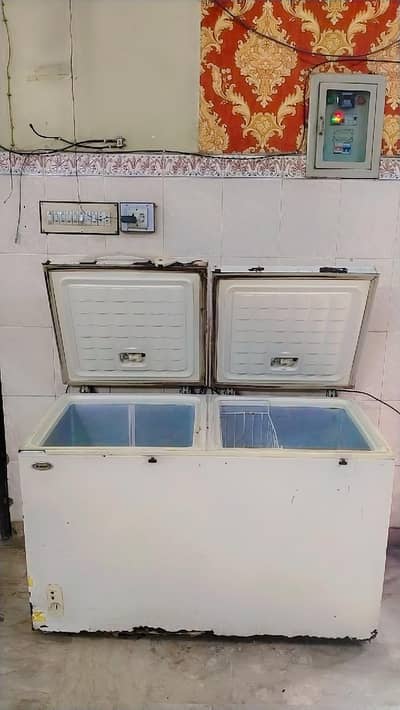 good condition freezer cooling good