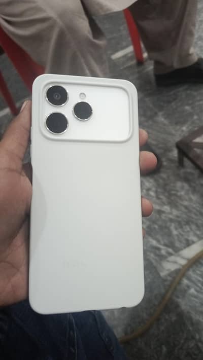 I am sale Tecno spark 40 (6 128 GB) Sirf 15 din use ha