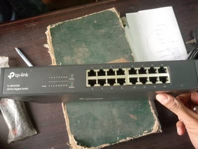 TP-LINK GIGABIT 16 PORT SWITCH