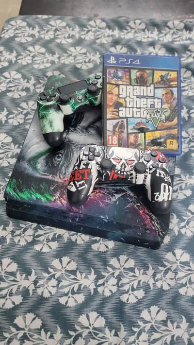 PS4 slim 500gb 2x cantrollers 1x  game Ready to play!