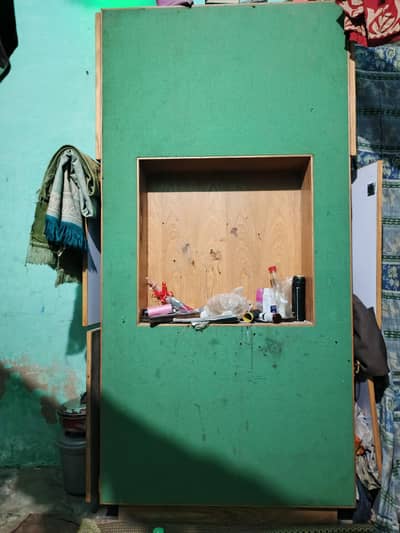 lcd lgane ki jagha hai or kabad hai