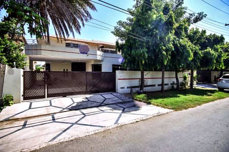 1 Kanal well maintained Modern bungalow for sale in Phase 3