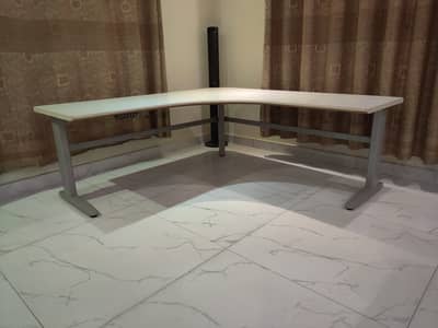 Linak Corner SitStand Desk E:Lift™ LINAK 3 Leg Height adjustable table