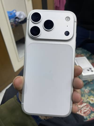 Iphone 17 pro Silver