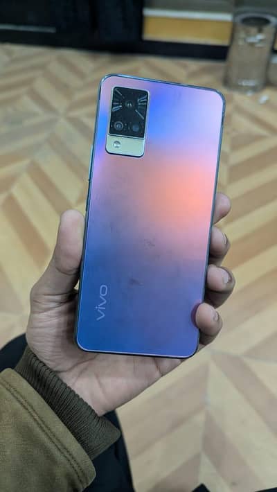 Vivo V21