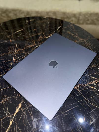 Apple MacBook Pro M2 16 inch