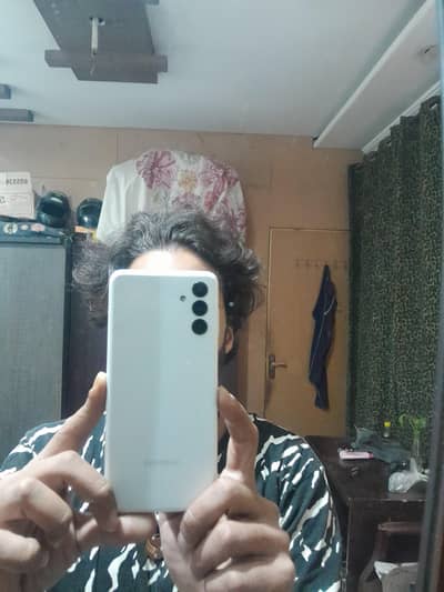 no warranty origuinal charger cable available with box