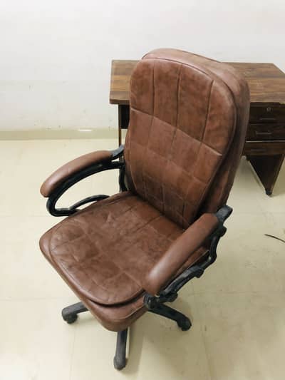 Rolling Chair (Brown)