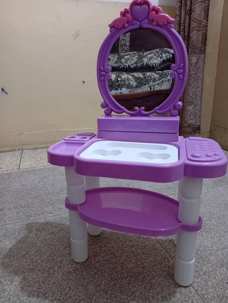 Dressing table 4