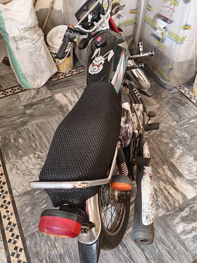 Honda 125 Red Colour