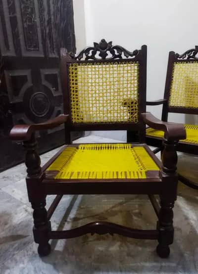 Dining Set/Four Chairs/Strong and Decent/ Antique Set/table