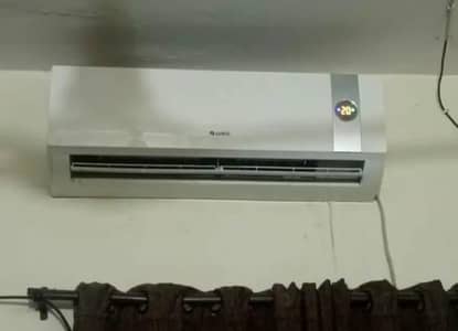 Gree 1.5 ton split Ac non inverter just cool like brand new