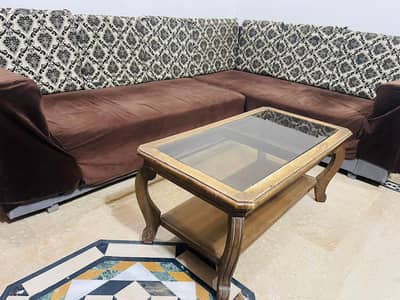 7 seater L shaped used sofa and table are available for sale