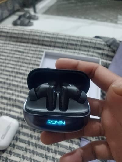 VOX Ronin R-7085 Wireless Earbuds – Box Pack | Like New