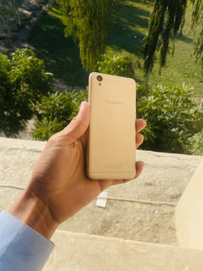 Oppo A37 for sale condition 10/10  bas front par halka sa black dot ha