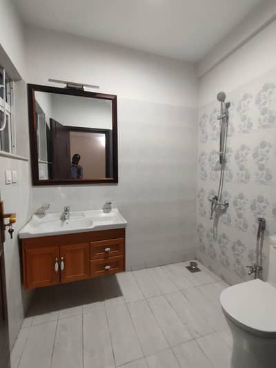 10-Marla 03-Bedroom Attached Bath Flat Available For Rent In Askari-1, Lahore Cantt.