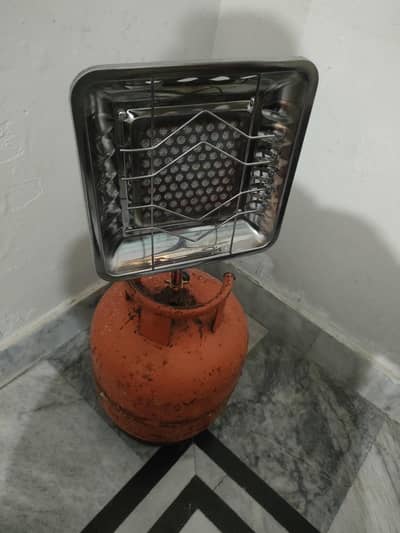 Heater plate with cylinder